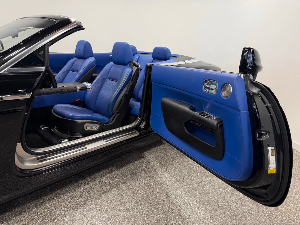Used 2019 Rolls-Royce Dawn RWD image 13