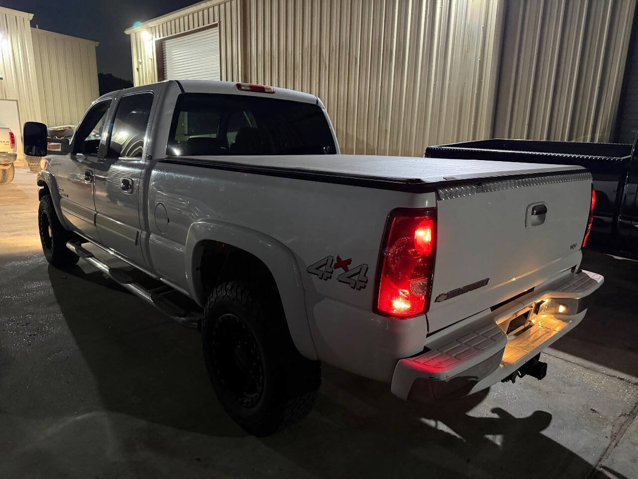 Used 2006 Chevrolet Silverado 2500 LT w/ Onstar Plus Package image 2