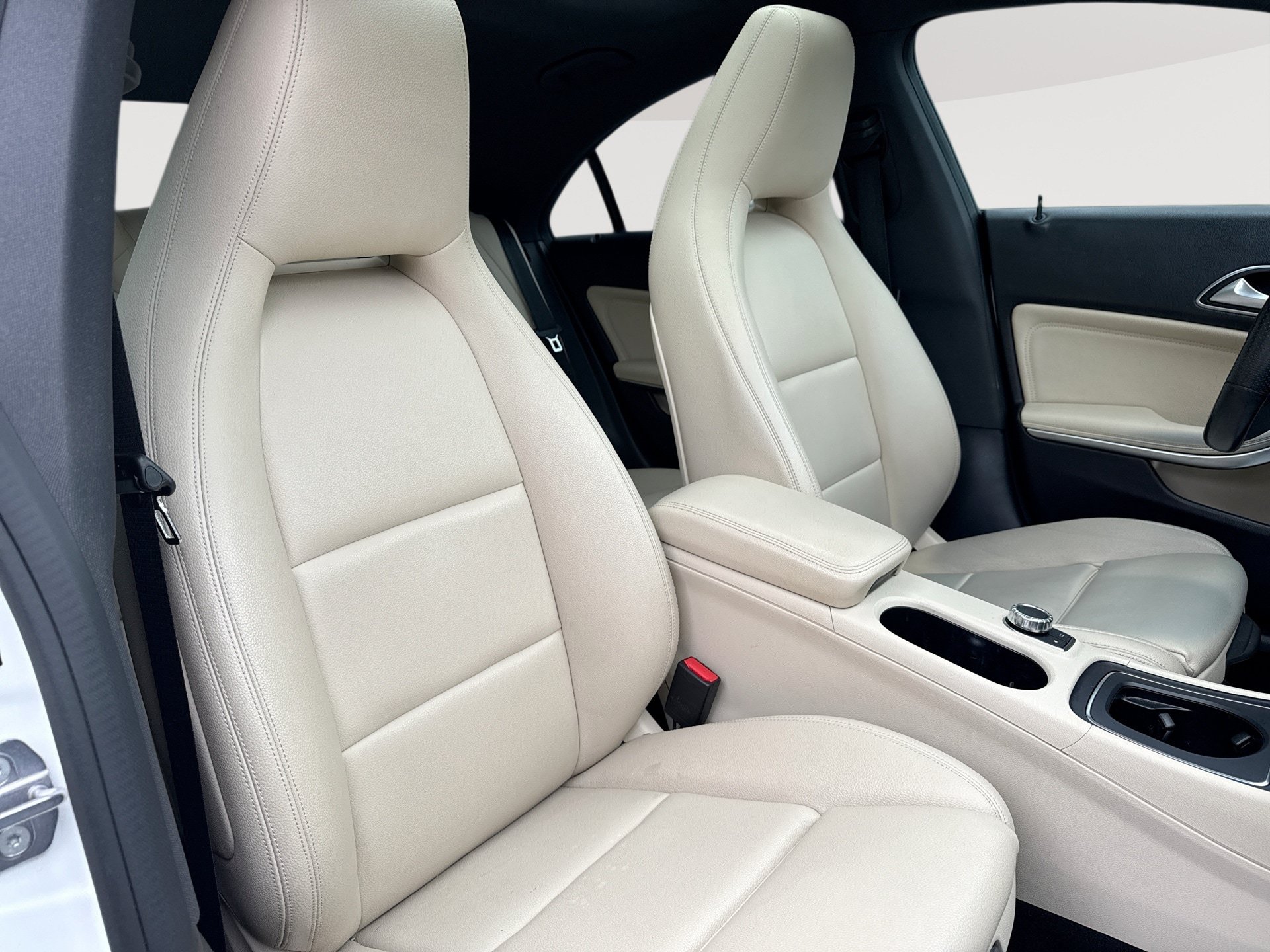 Used 2019 Mercedes-Benz CLA 250 4MATIC image 28