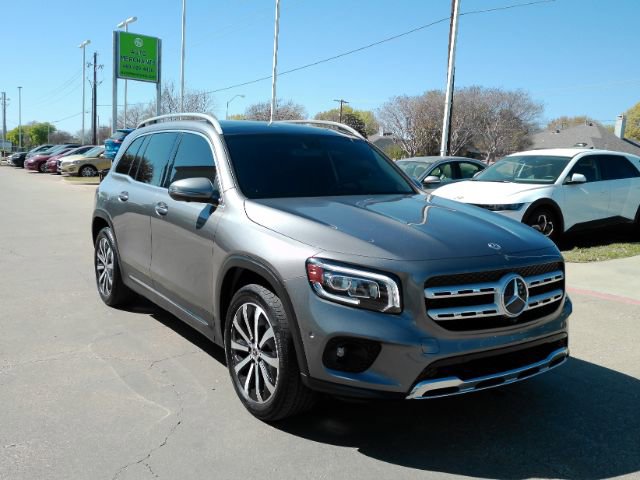 Used 2020 Mercedes-Benz GLB 250 w/ Premium Package image 4