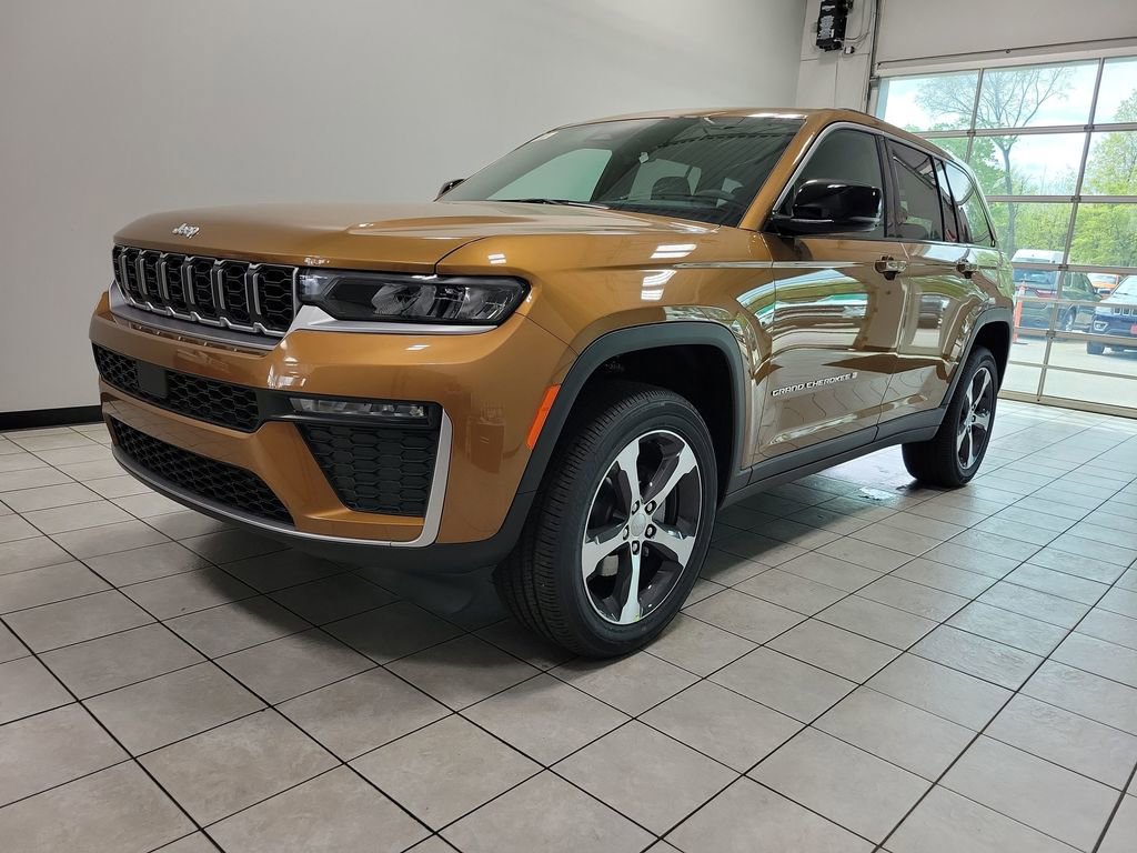 New 2026 Jeep Grand Cherokee Limited w/ Trailer Tow Package AWD/4WD image 3