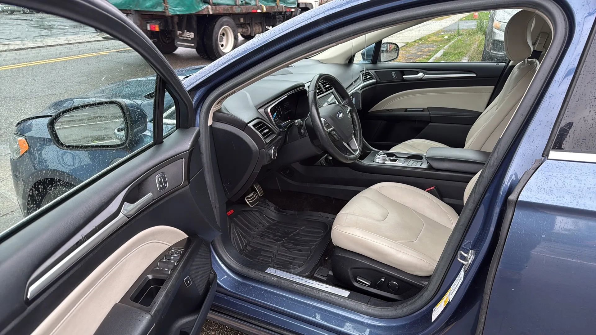 Used 2018 Ford Fusion Energi Titanium image 23