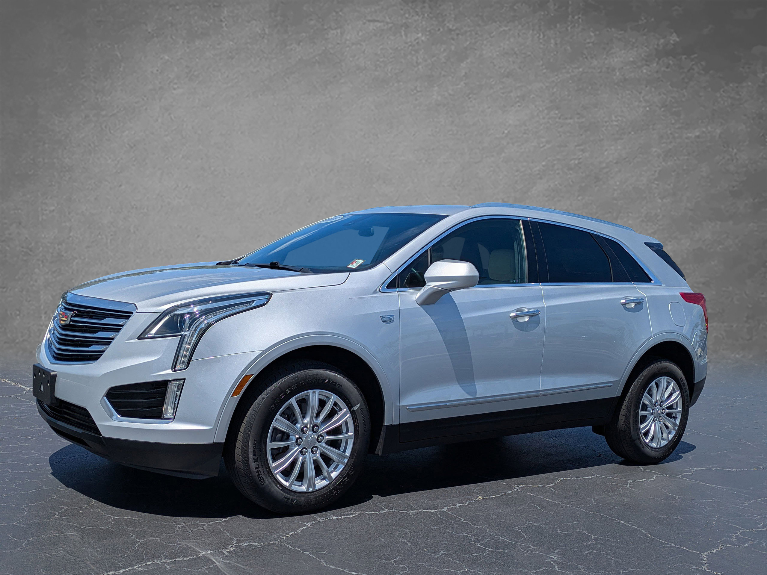 Used 2018 Cadillac XT5 FWD image 2