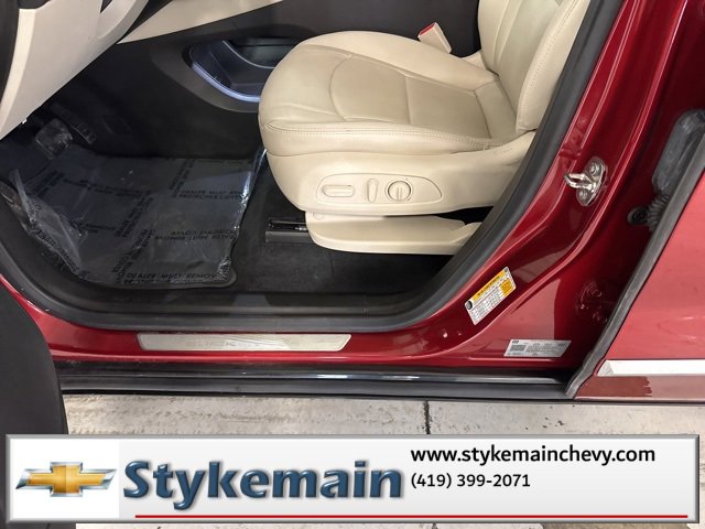 Used 2023 Buick Enclave Essence image 33