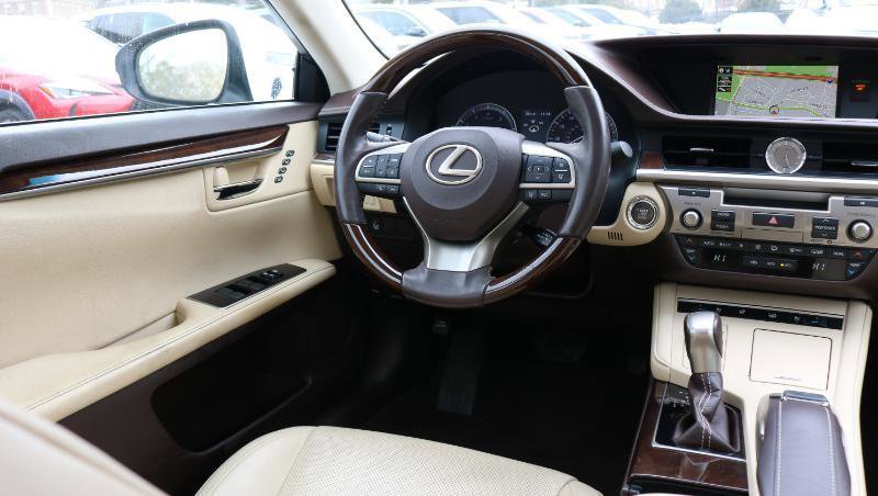 Used 2018 Lexus ES 350 w/ Luxury Package w/Wood Trim image 25