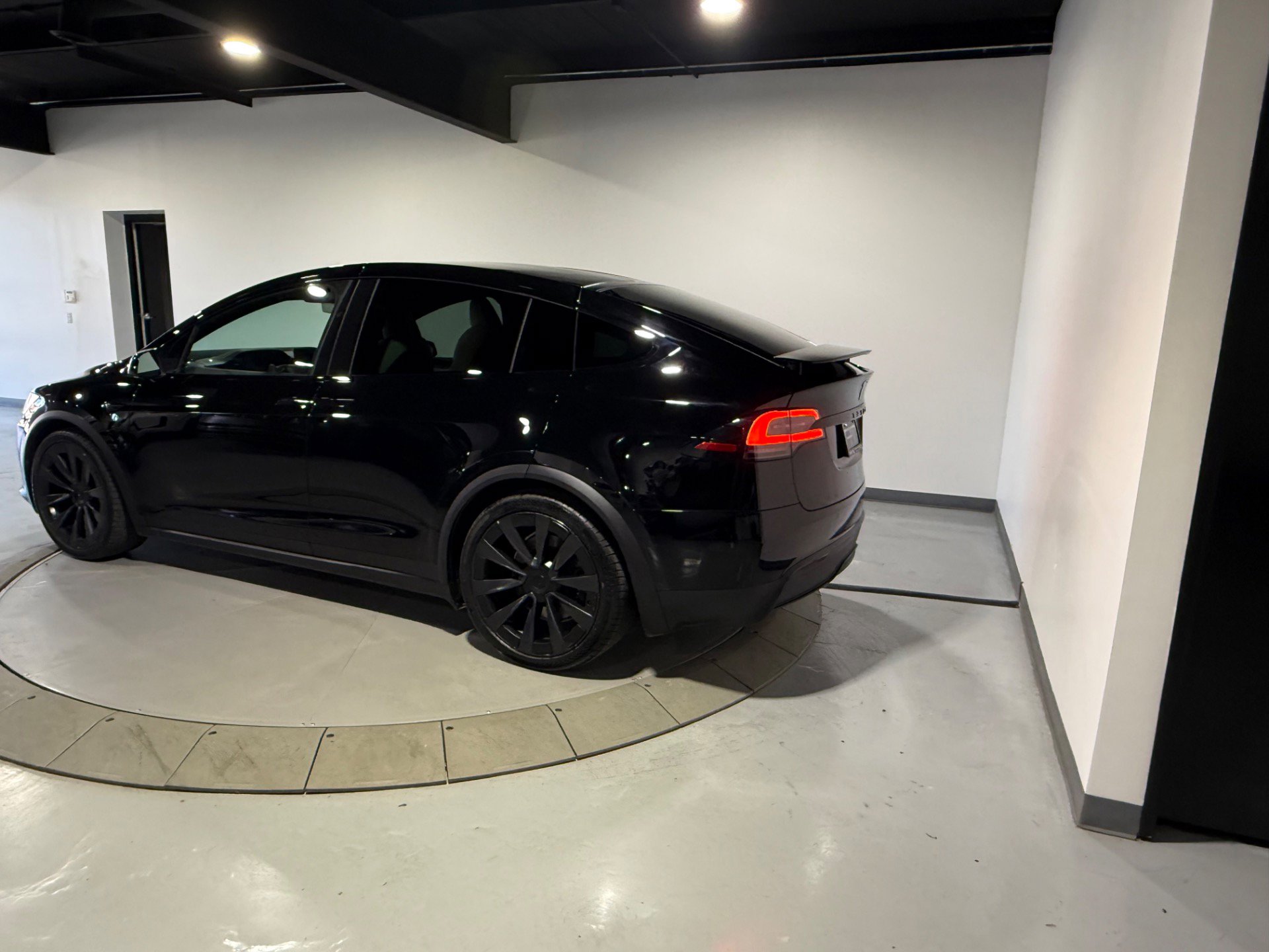 Used 2022 Tesla Model X Plaid image 10