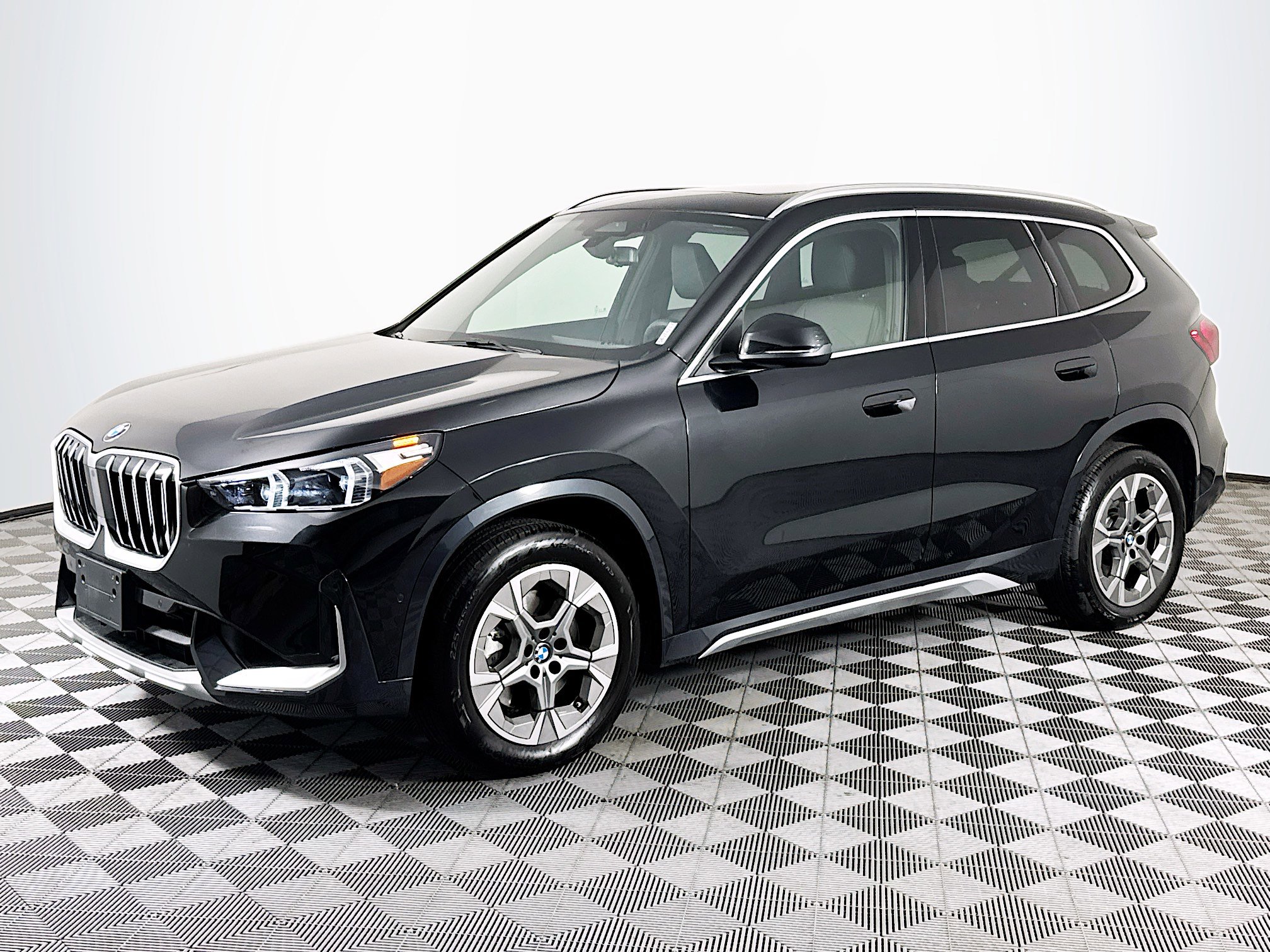 Used 2026 BMW X1 xDrive28i image 4