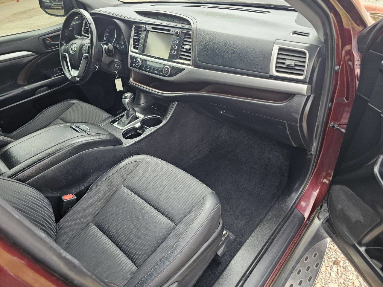 Used 2019 Toyota Highlander Plus FWD image 9