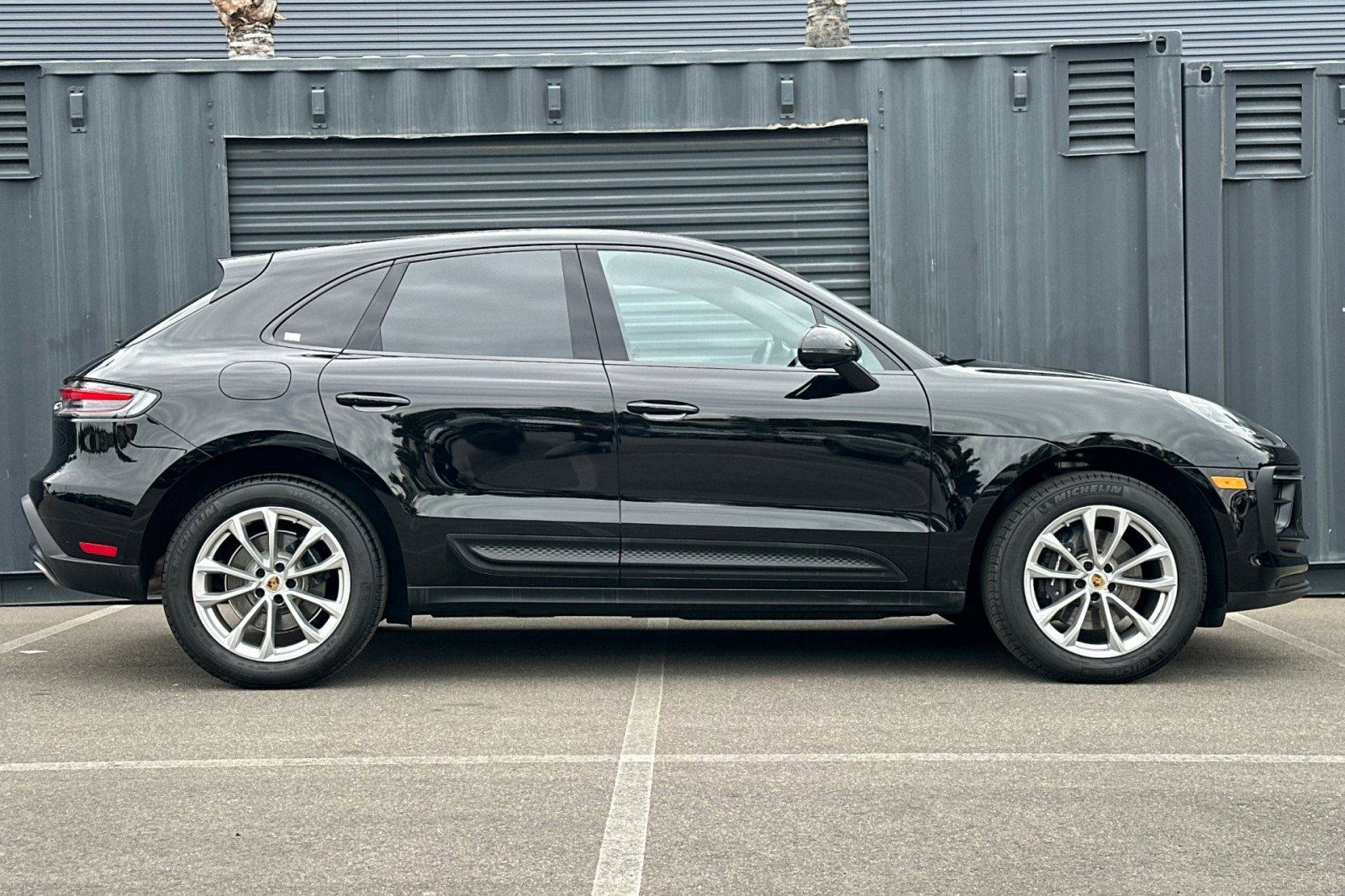 Used 2025 Porsche Macan image 9