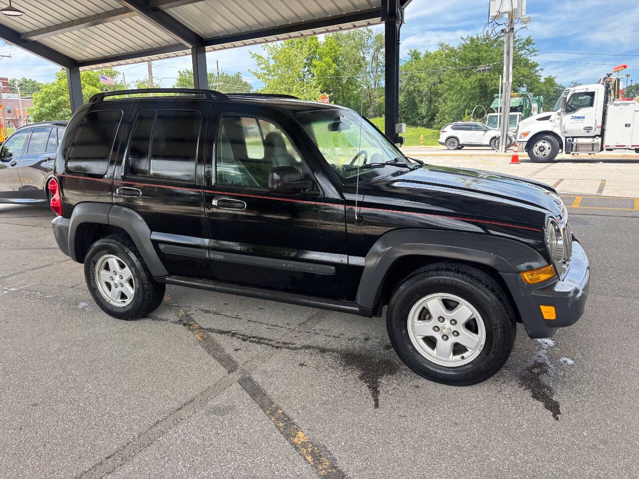 Used 2007 Jeep Liberty Sport AWD/4WD image 5