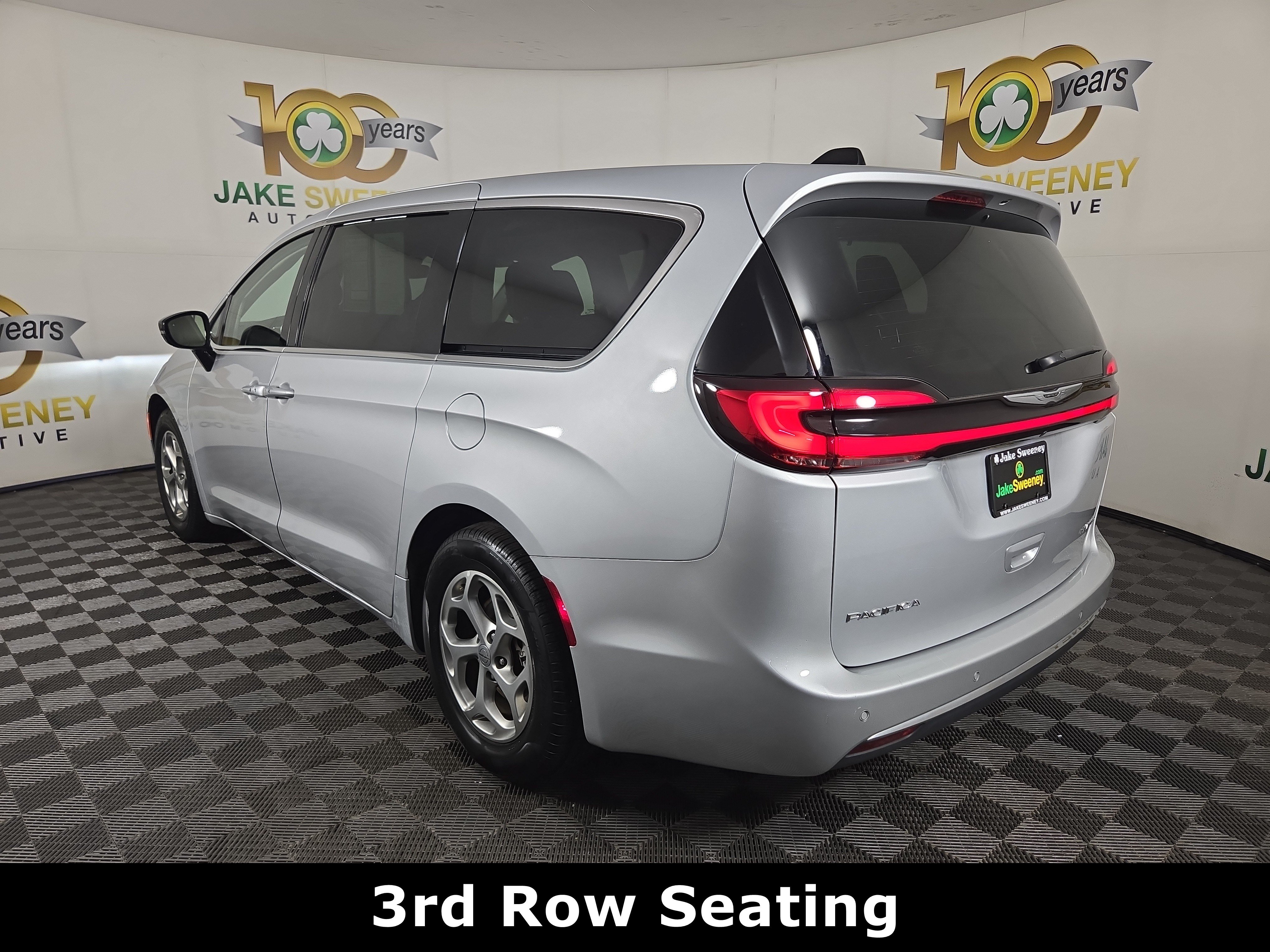 Used 2024 Chrysler Pacifica Limited FWD image 6