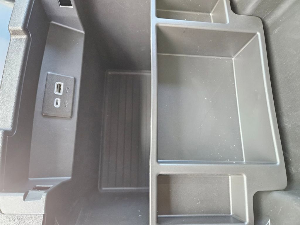 Used 2025 Chevrolet Tahoe LT AWD/4WD image 30