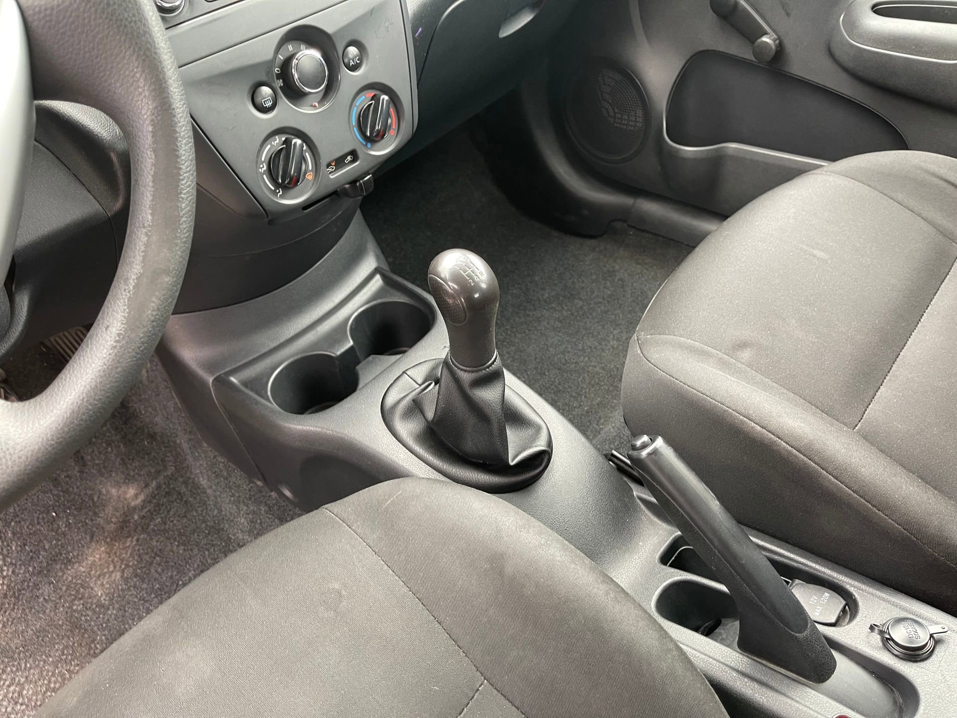 Used 2015 Nissan Versa S FWD image 18