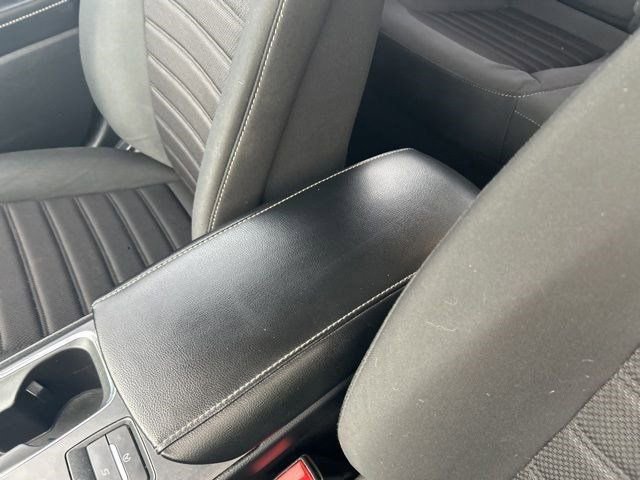 Used 2020 Ford Fusion SE FWD image 29
