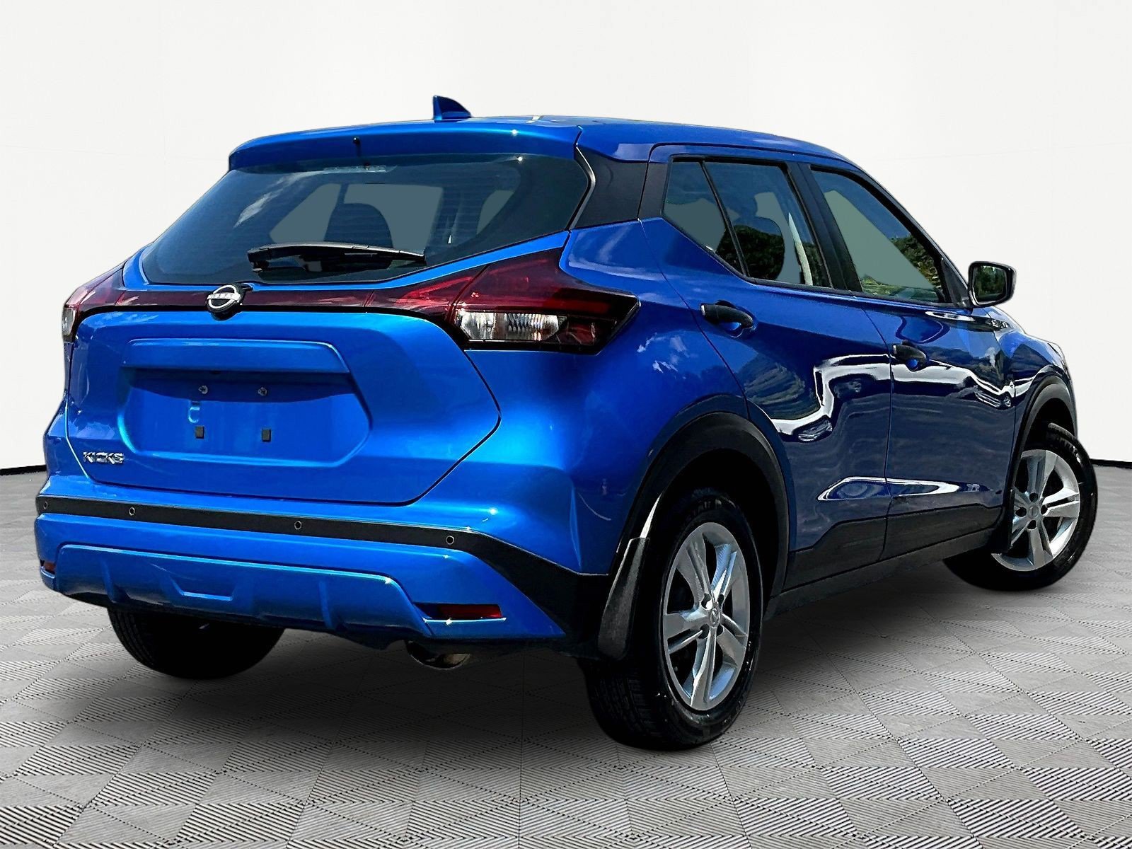 Used 2022 Nissan Kicks S FWD image 6
