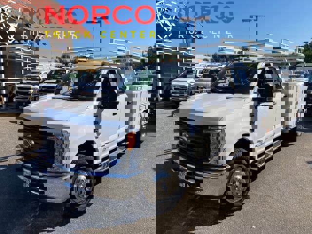 Used 2017 Ford F350 XL w/ Power Equipment Group image 2