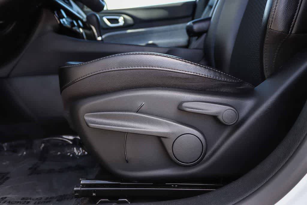 Used 2023 Jeep Compass Latitude AWD/4WD image 20