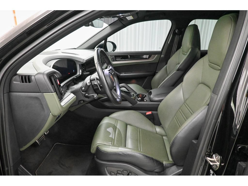 Used 2024 Porsche Cayenne S AWD/4WD image 12
