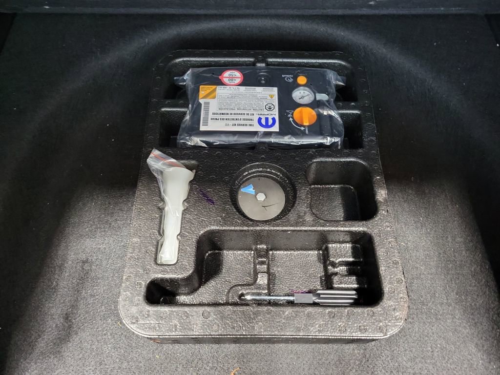 Used 2023 Jeep Compass Latitude image 11