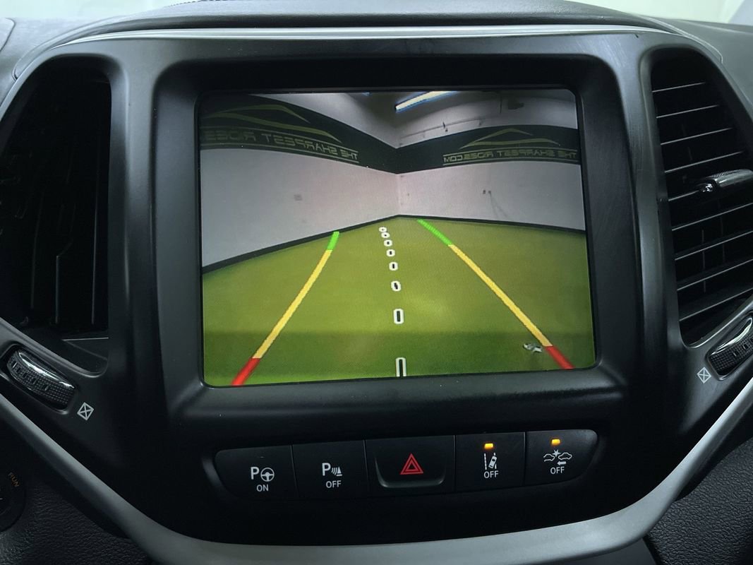 Used 2017 Jeep Cherokee Overland w/ Technology Group image 23