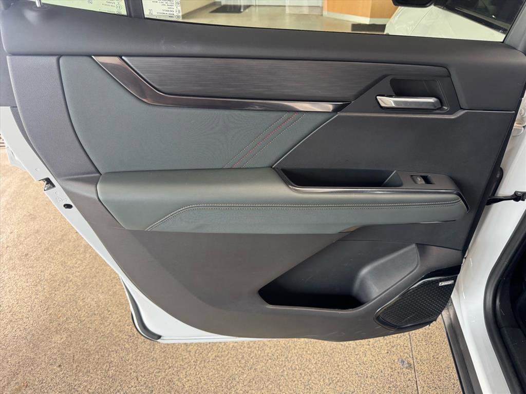 Used 2024 GMC Acadia AT4 w/ Luxury Package image 10