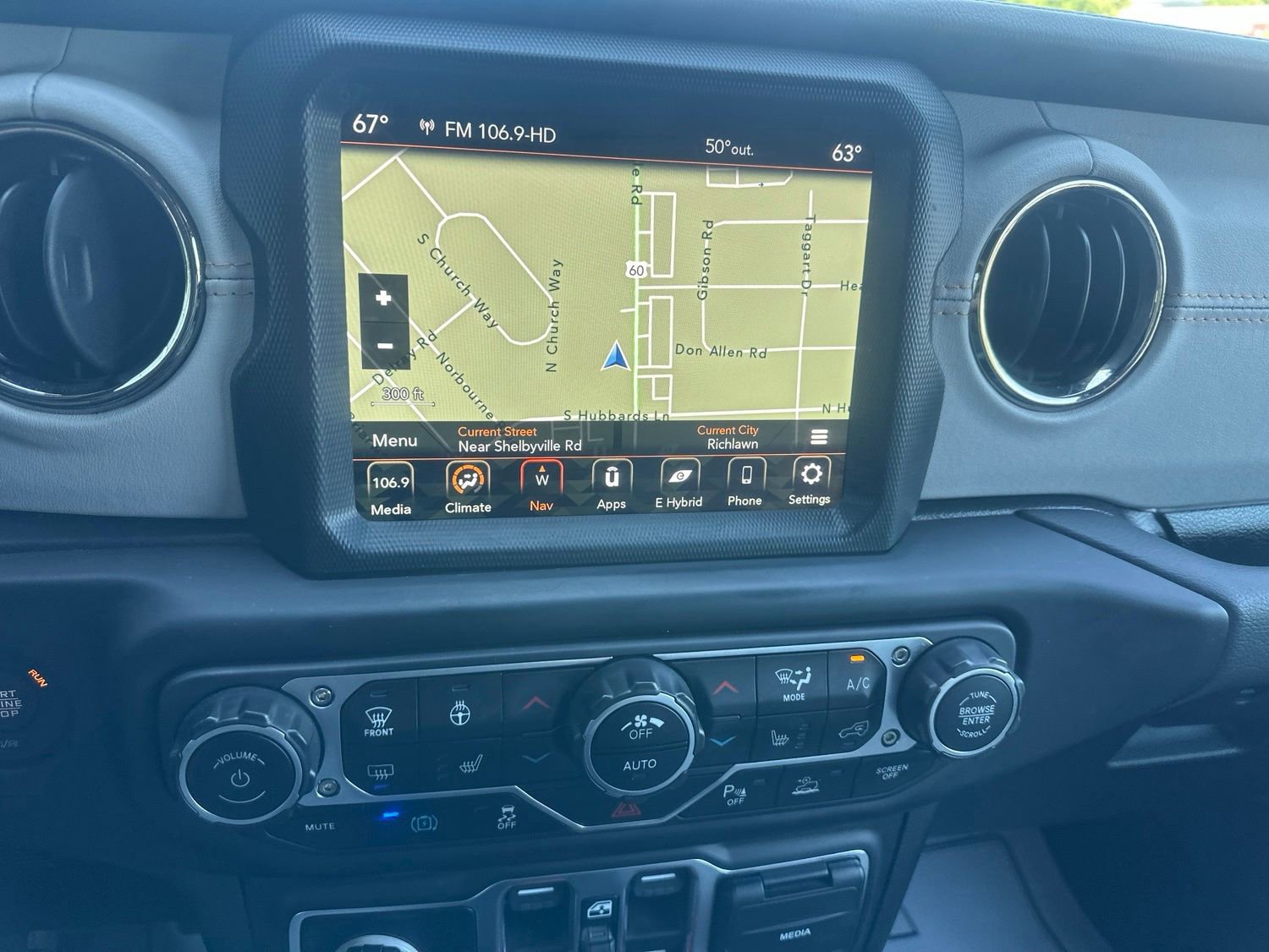 Used 2023 Jeep Wrangler Unlimited Sahara AWD/4WD image 25