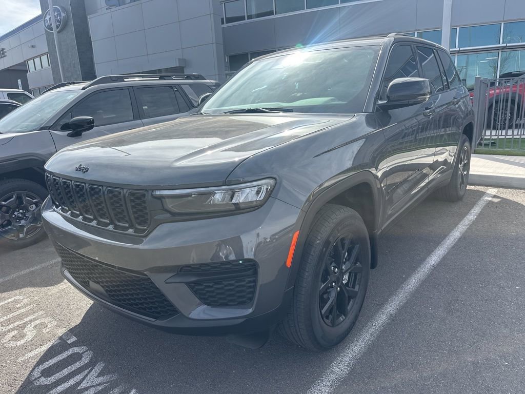 Used 2025 Jeep Grand Cherokee Altitude