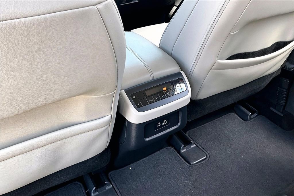 Used 2023 Nissan Pathfinder SL AWD/4WD image 10