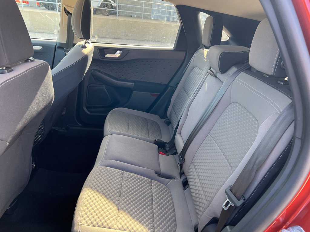 Used 2020 Ford Escape SE image 18