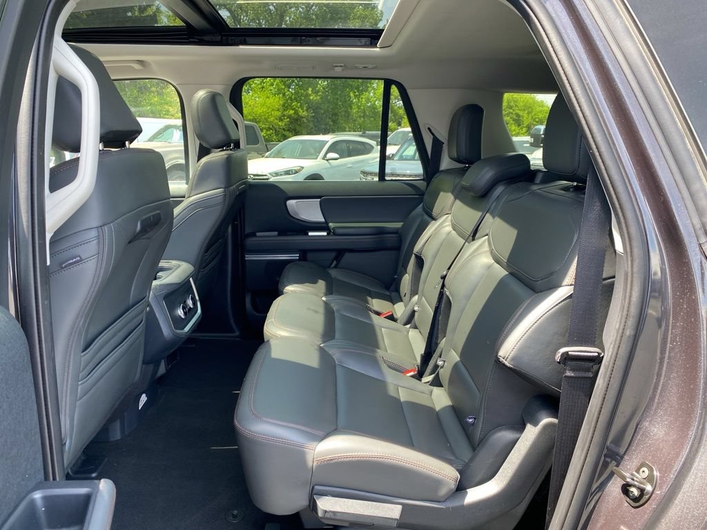Used 2025 Ford Expedition Max Active AWD/4WD image 8