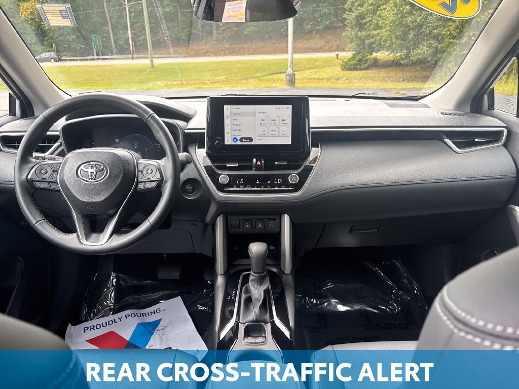 Used 2025 Toyota Corolla Cross XLE FWD image 16