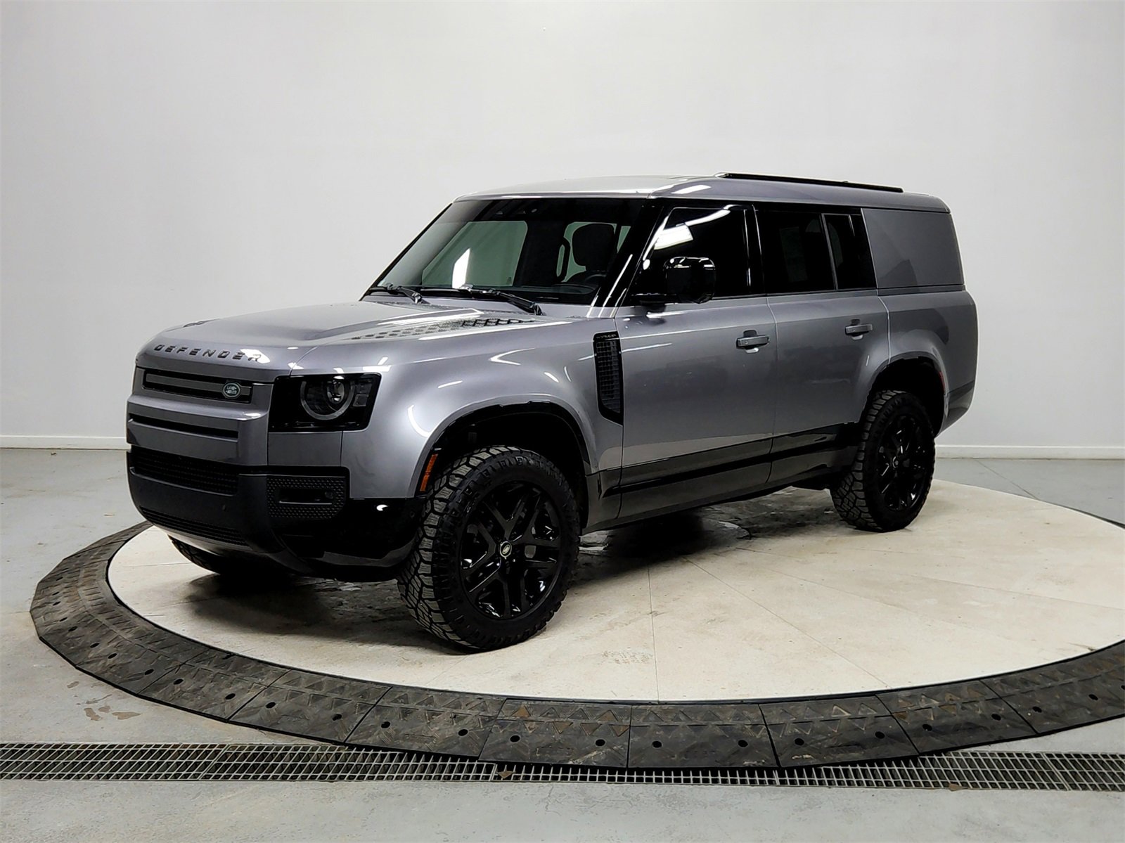 Used 2024 Land Rover Defender 130 Outbound image 3