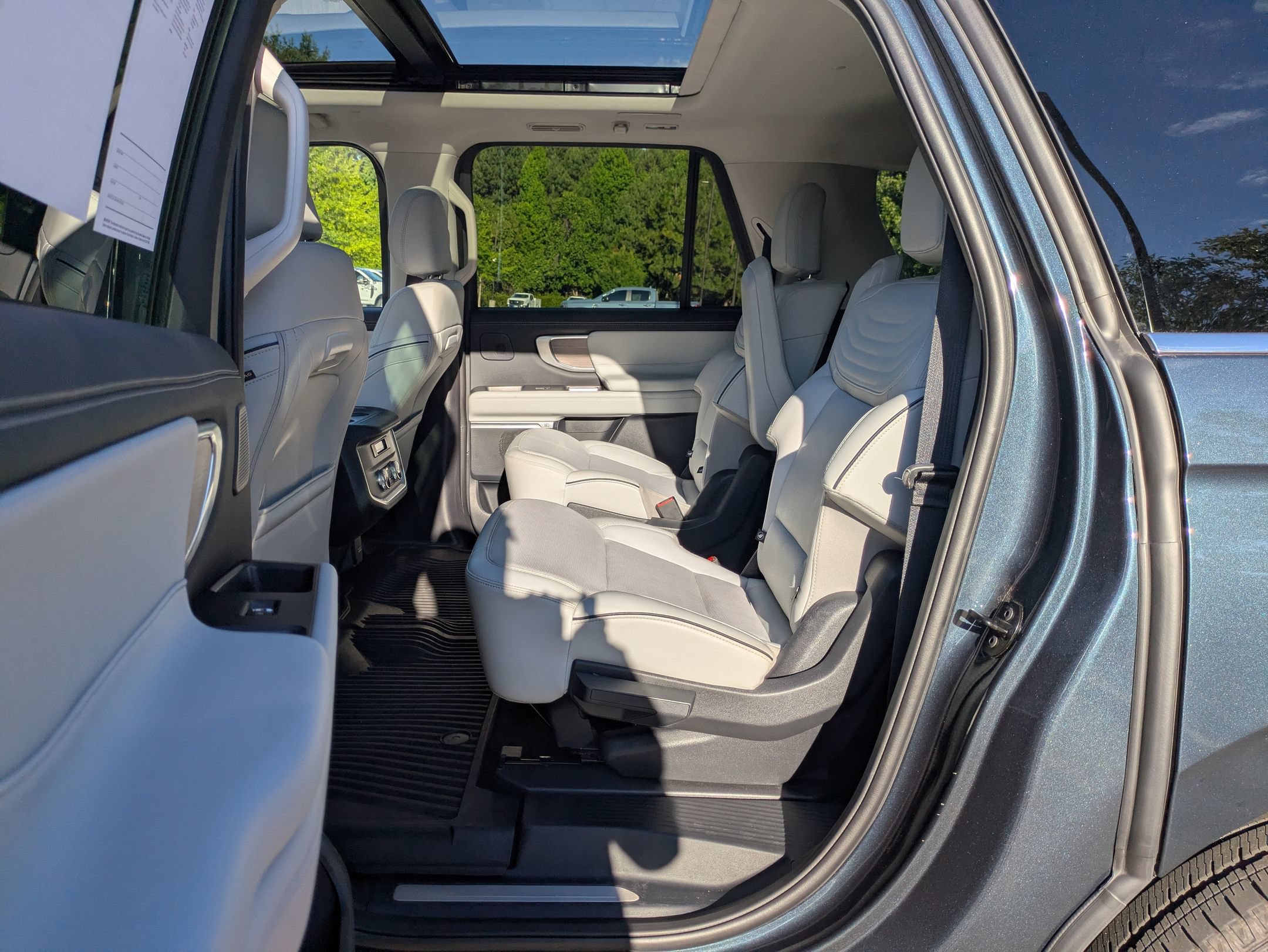 Certified 2025 Ford Expedition Max Platinum w/ Platinum Ultimate Package AWD/4WD image 27