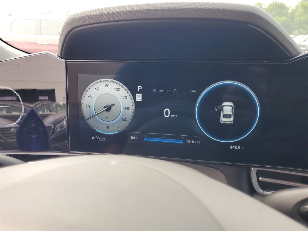 Used 2025 Hyundai Elantra SEL image 24