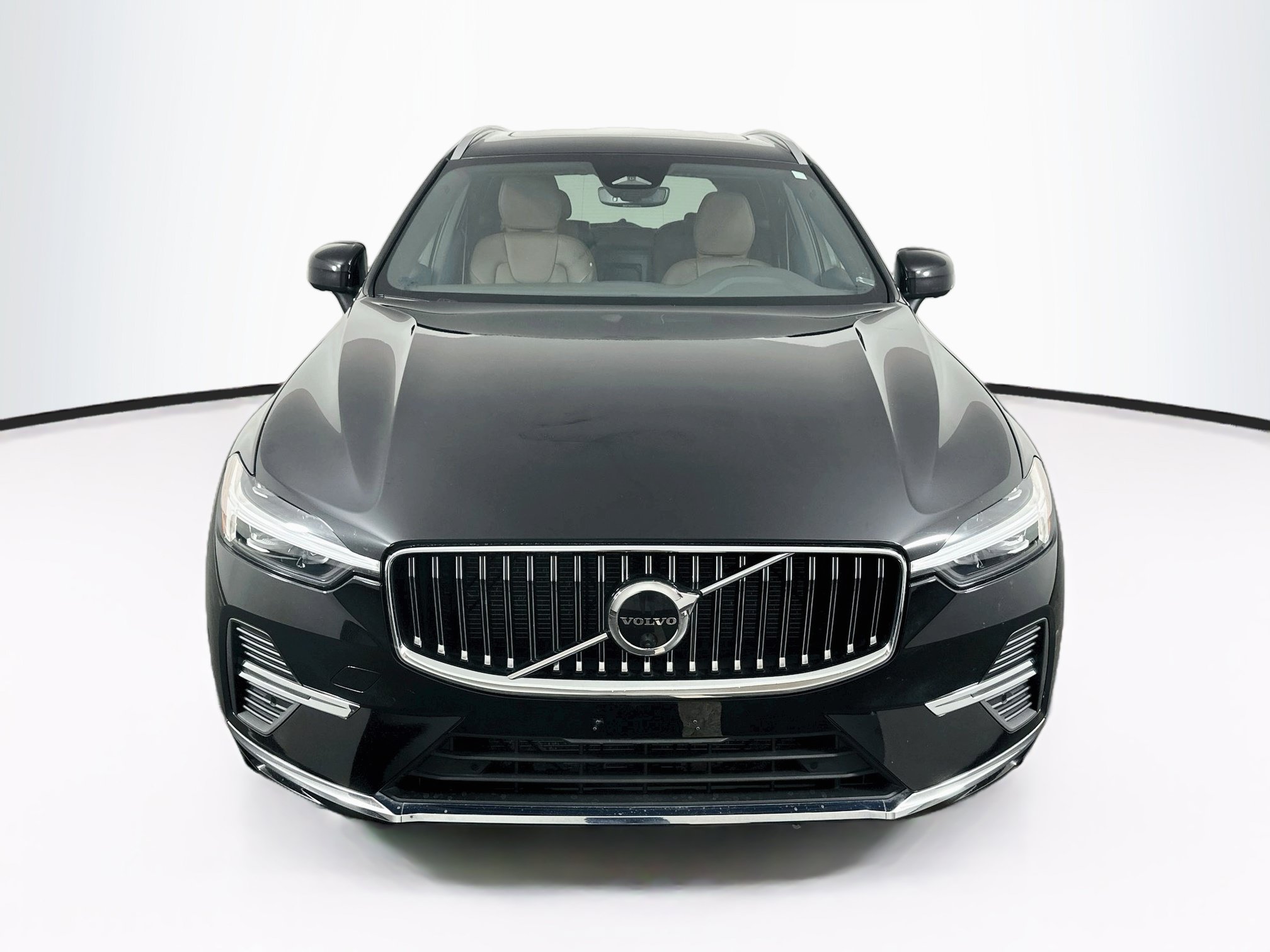 Used 2023 Volvo XC60 B5 Plus FWD image 2