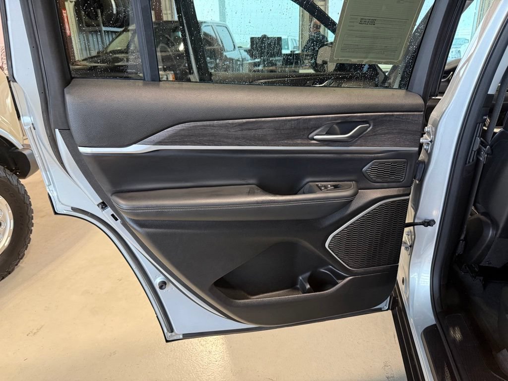 Used 2021 Jeep Grand Cherokee L Limited RWD image 14