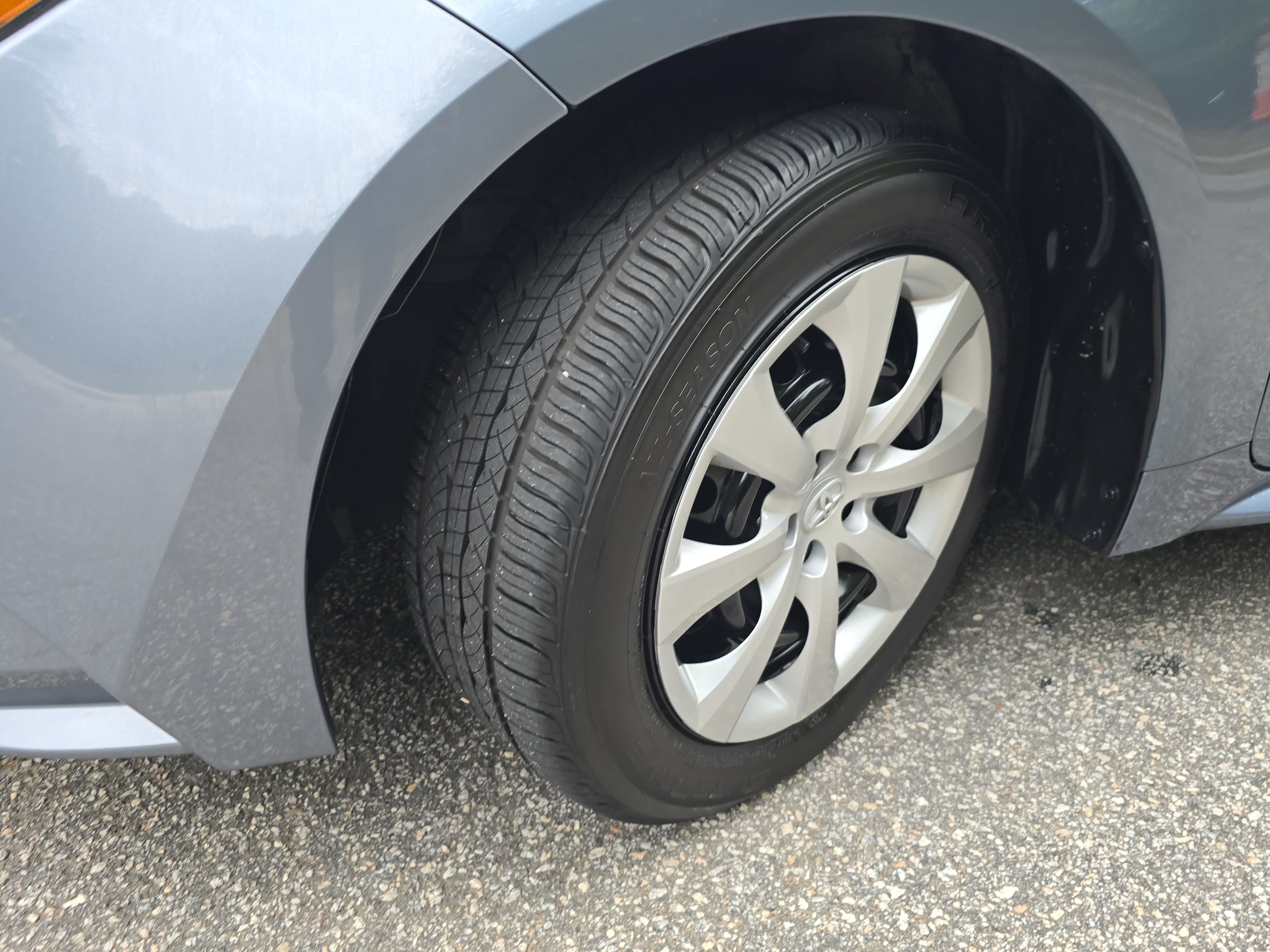 Used 2025 Toyota Corolla LE FWD image 29