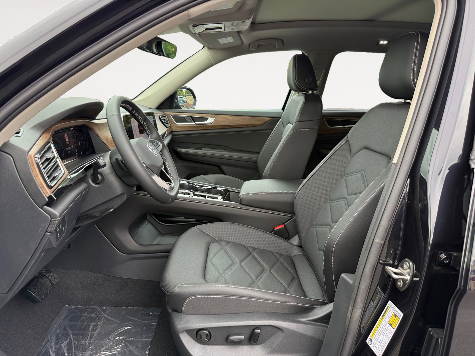 New 2026 Volkswagen Atlas SE image 10