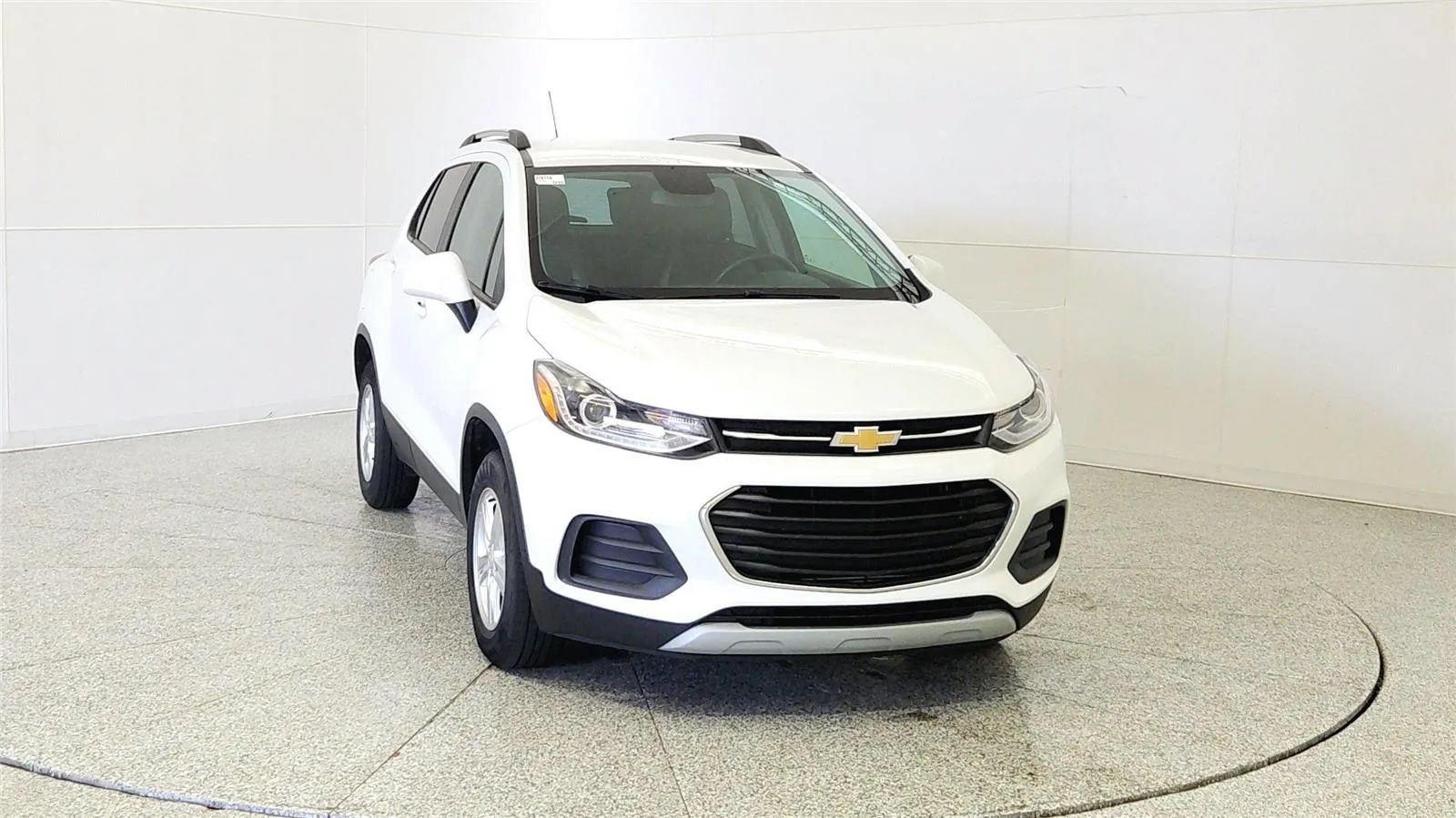Used 2022 Chevrolet Trax LT w/ Driver Confidence Package AWD/4WD image 2