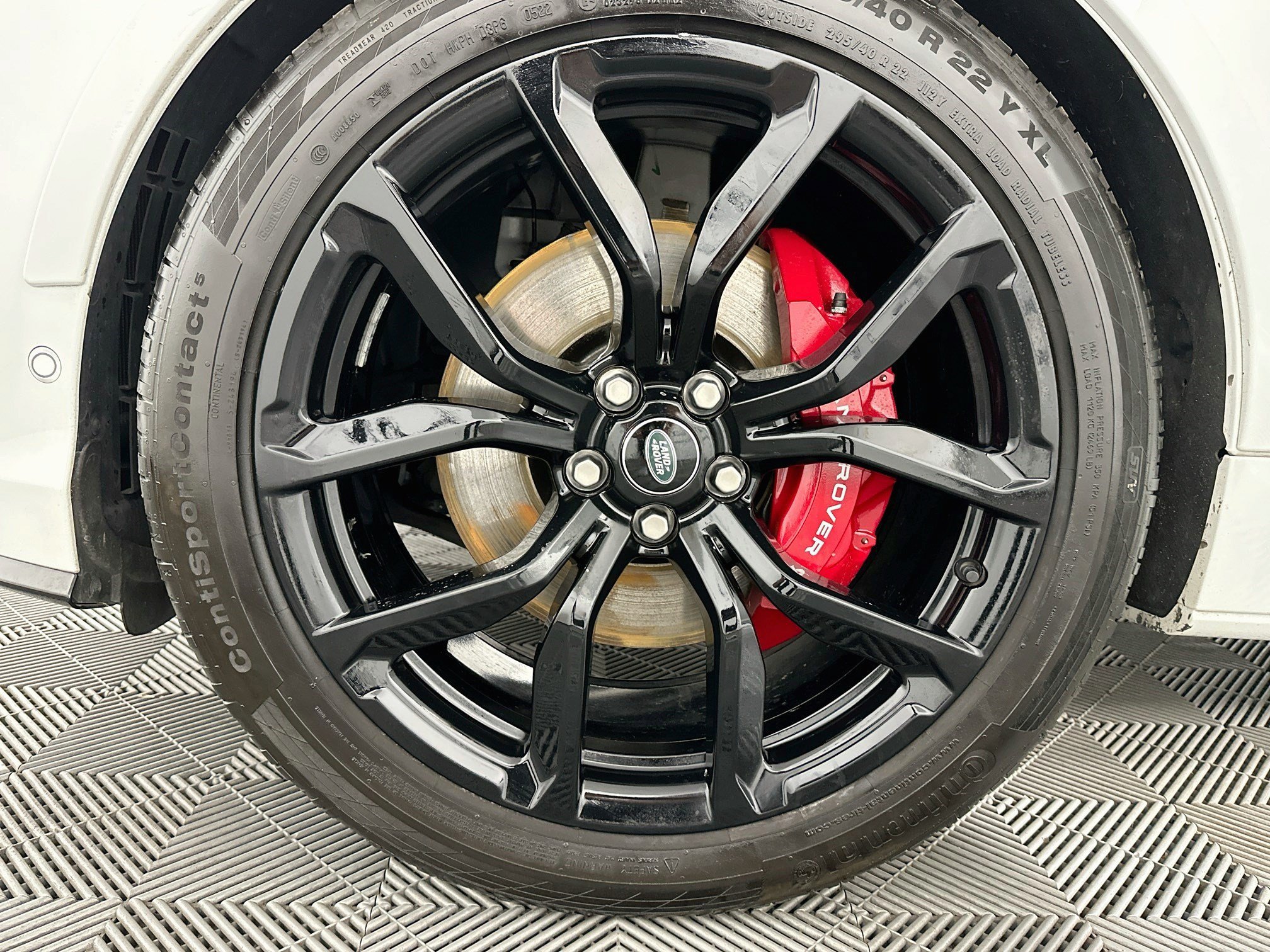 Used 2022 Land Rover Range Rover Sport SVR Carbon Edition AWD/4WD image 36