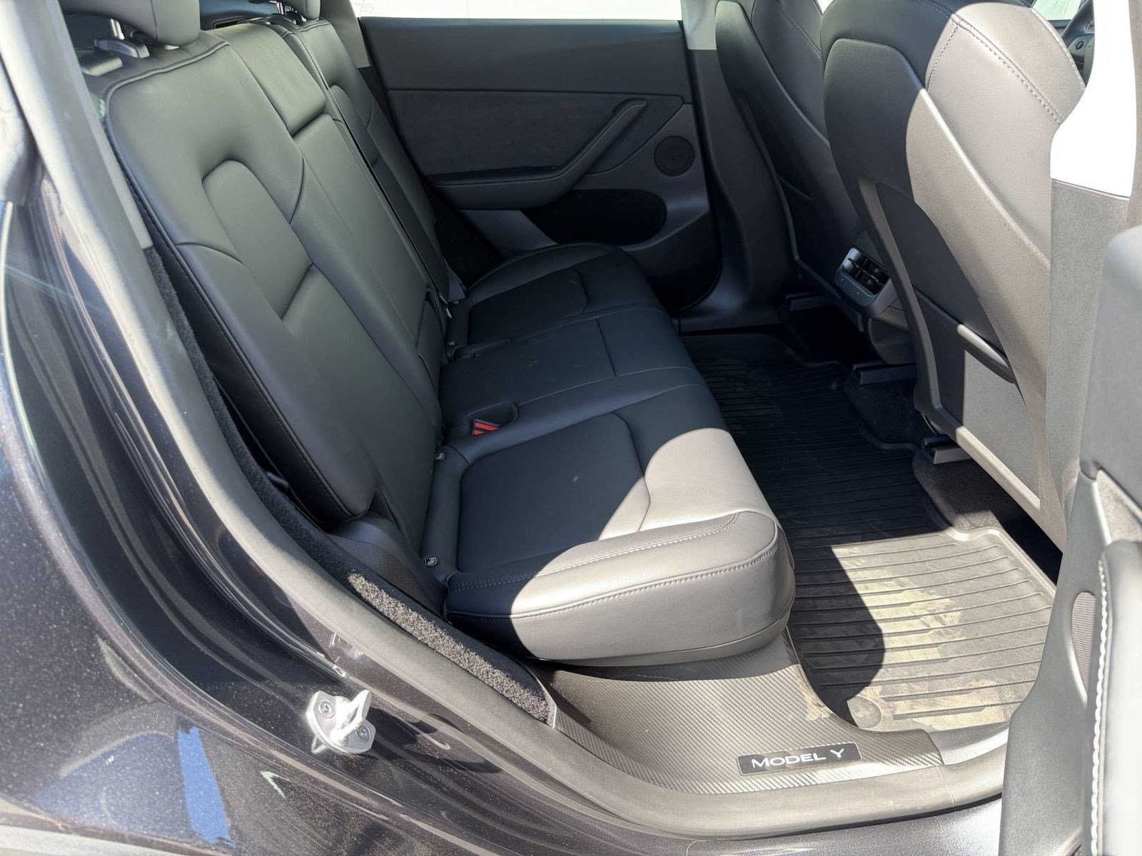 Used 2024 Tesla Model Y 2WD image 29