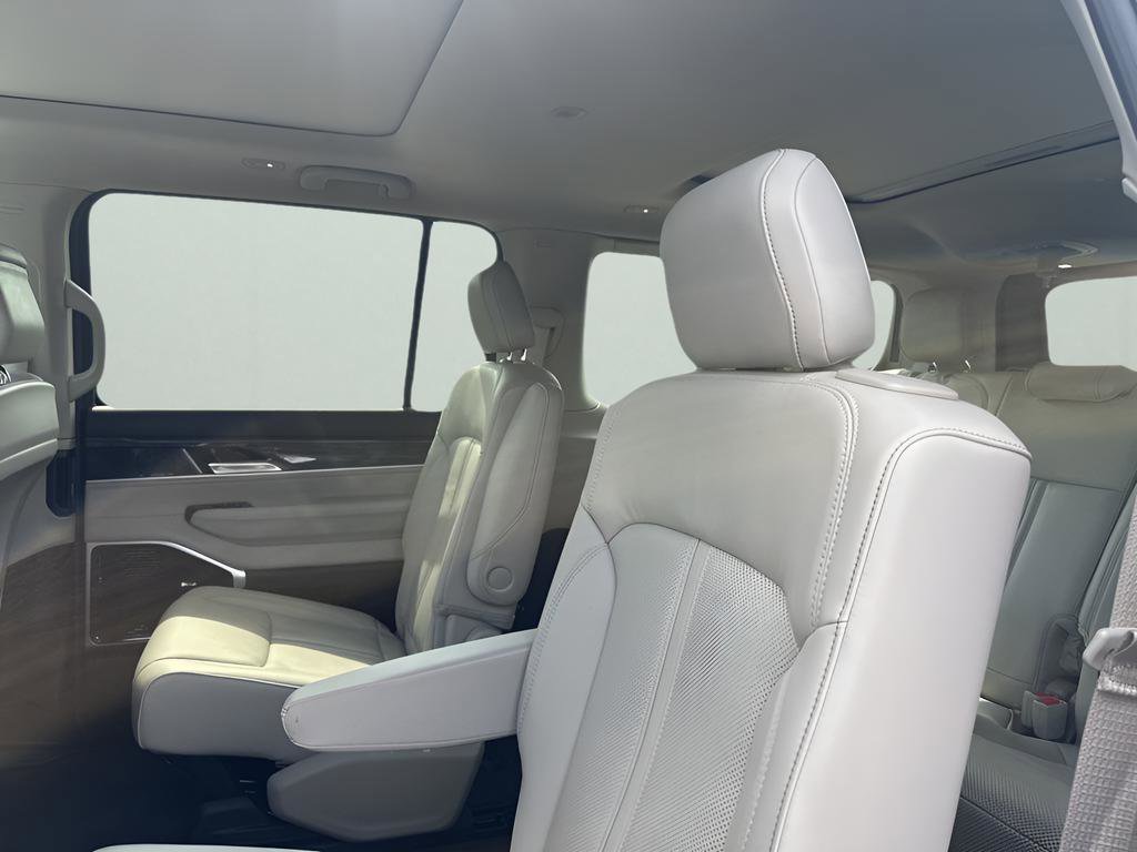 Used 2022 Jeep Wagoneer Series III w/ Premium Group I image 19