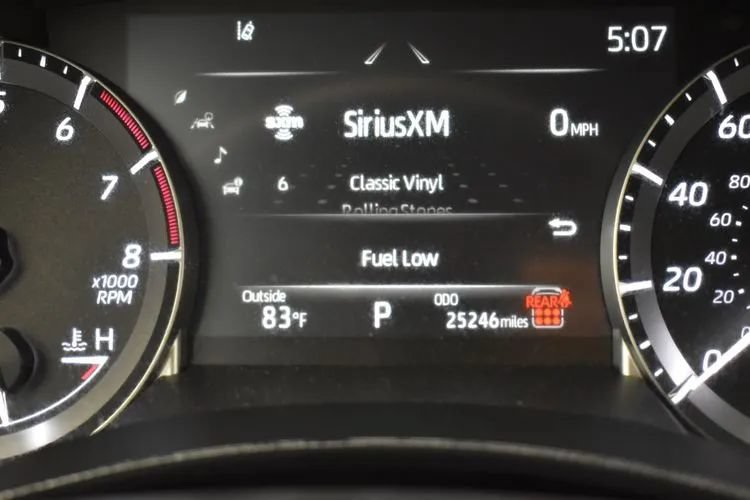 Used 2025 Toyota Highlander LE FWD image 29
