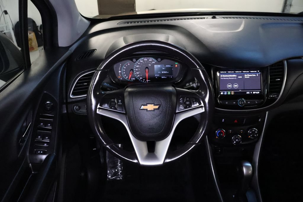 Used 2022 Chevrolet Trax LT w/ Driver Confidence Package AWD/4WD image 17