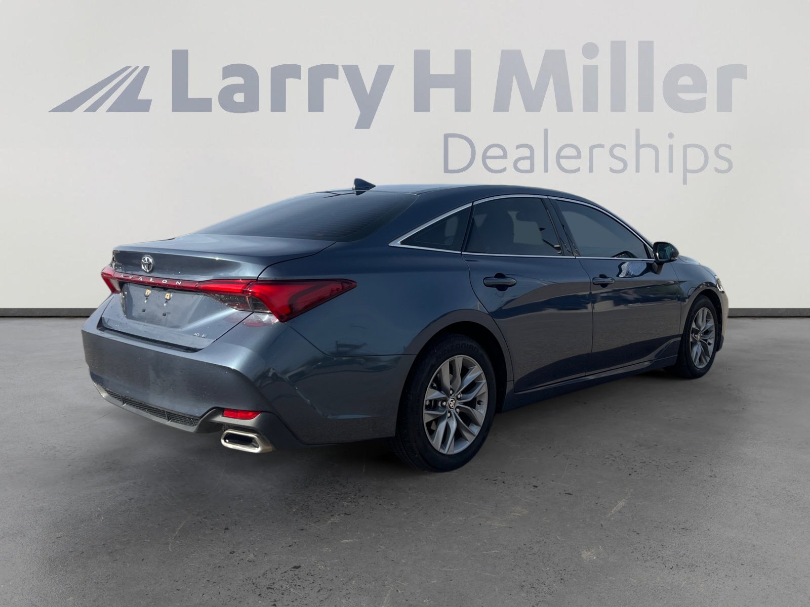 Used 2020 Toyota Avalon XLE image 5