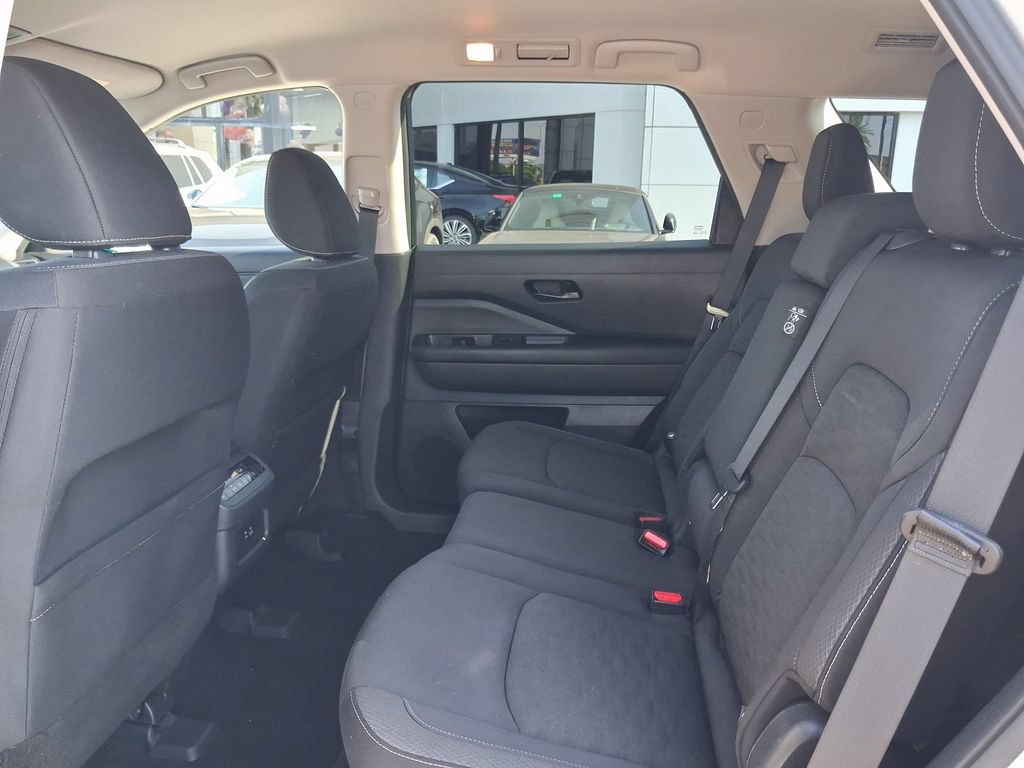 Used 2024 Nissan Pathfinder SV FWD image 10