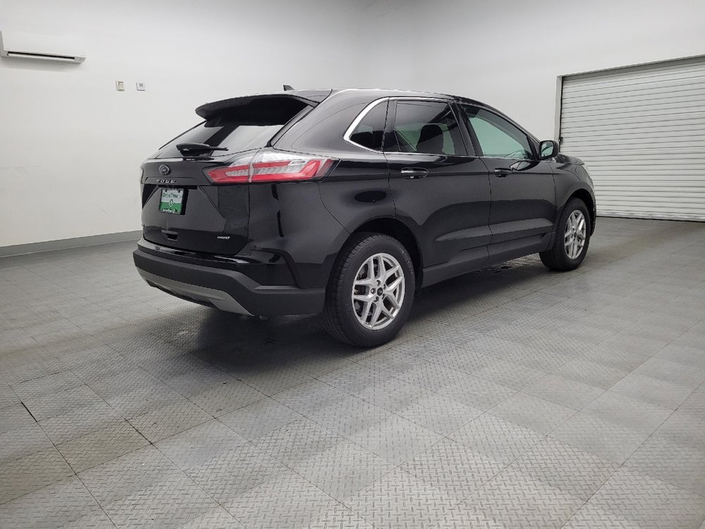 Used 2024 Ford Edge SEL image 9