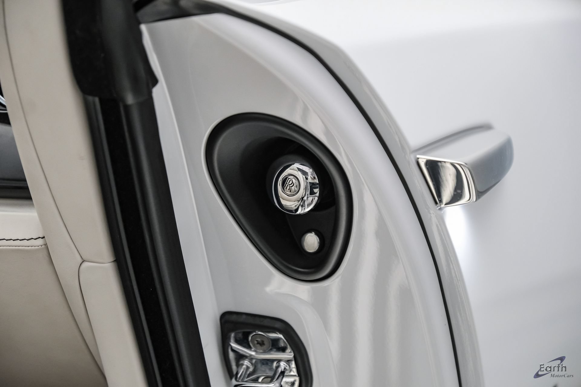 Used 2017 Rolls-Royce Dawn RWD image 99