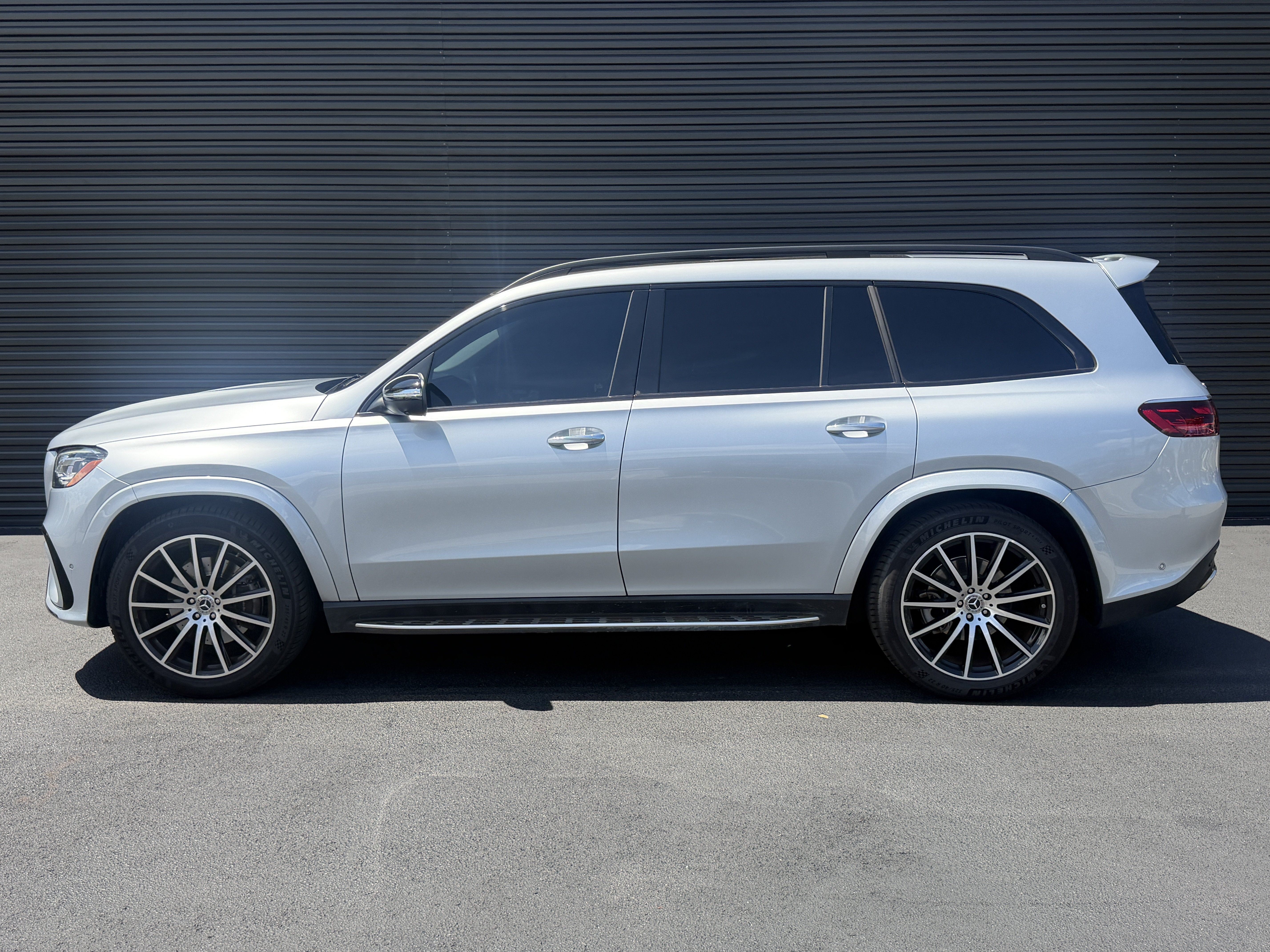 Used 2024 Mercedes-Benz GLS 580 4MATIC image 2