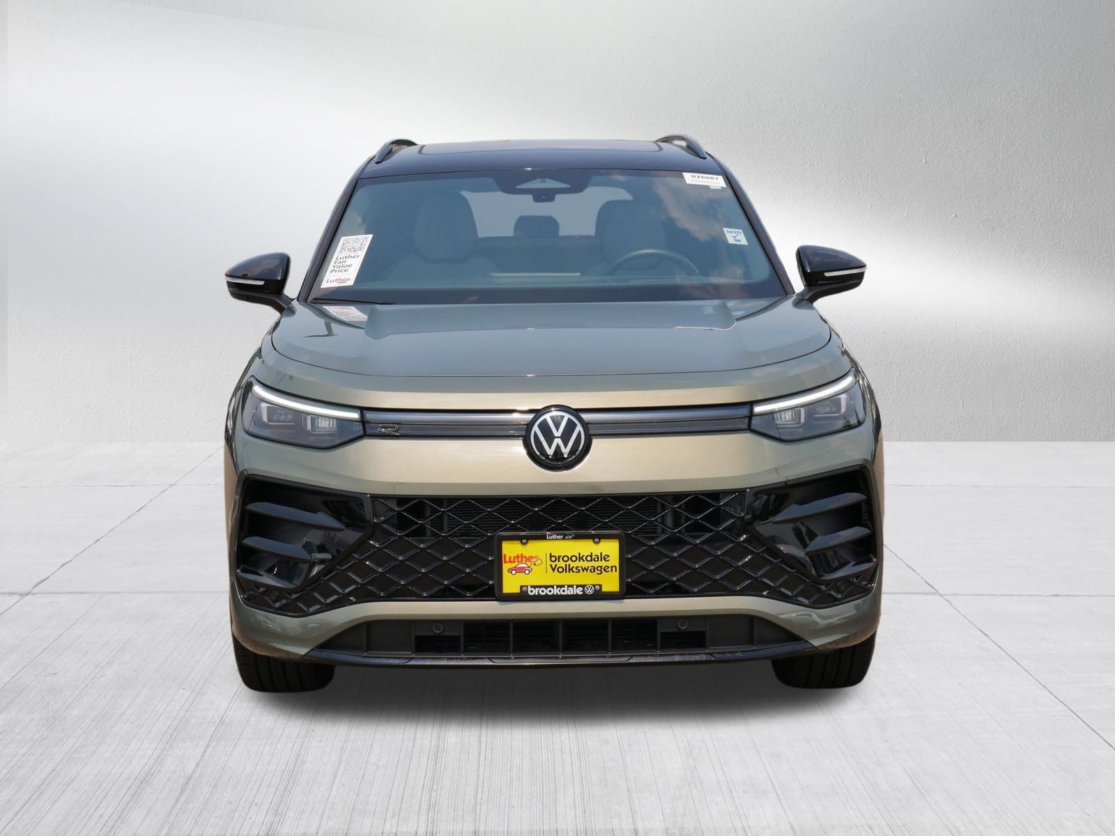 Used 2026 Volkswagen Tiguan SE R-Line AWD/4WD image 2